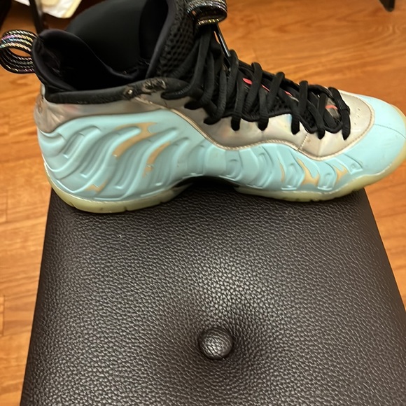 Nike foam site shoes. 6 and a half in boys, fairly used. - Picture 3 of 3